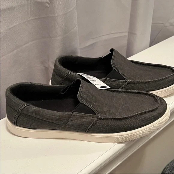 Classic Grey Canvas Slip-On Shoes / Men 10 / NWT - Picture 1 of 6